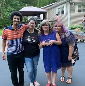 Meet your Posher, Laura